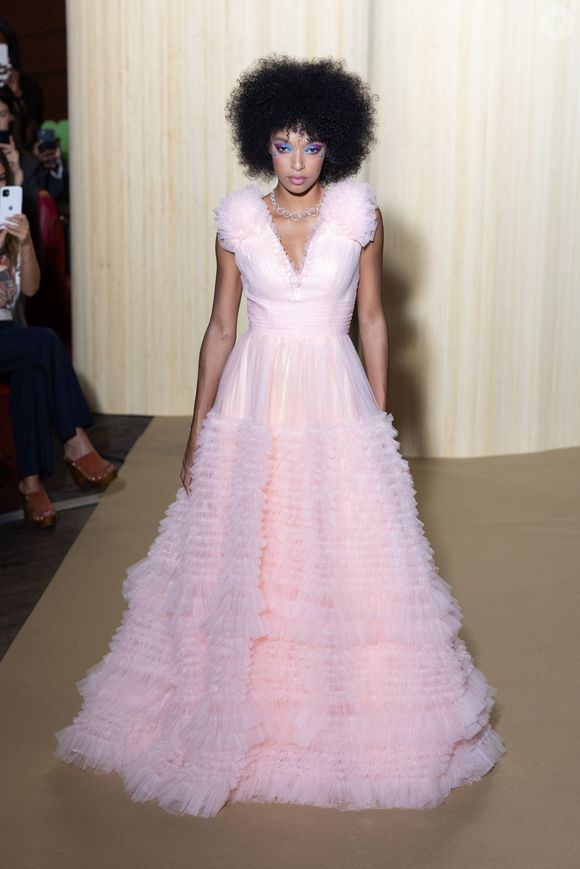Ophély Mezino - Défilé de mode Christophe Guillarmé prêt à porter Printemps/Été 2024 au Balajo à Paris le 27 septembre 2023.

© Jeremy Melloul / Bestimage