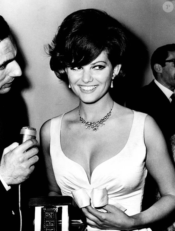 Une histoire douloureuse dont elle a parlé avec émotion

Archives - Claudia Cardinale - Silver Mask Awards à Rome. Le 5 mai 1967.
©Bestimage