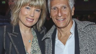 Après son école prestigieuse, "le Harvard" de son domaine, Roxane, la fille de Nagui et Mélanie Page, embauchée chez un ponte du milieu