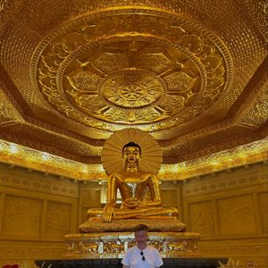 Il aura donc fallu des années avant que Jean-Luc Lemoine saisisse l'occasion de se rendre au Vietnam.

Jean-Luc Lemoine partage sur Instagram des photos de ses premières vacances au Vietnam en juillet 2026.