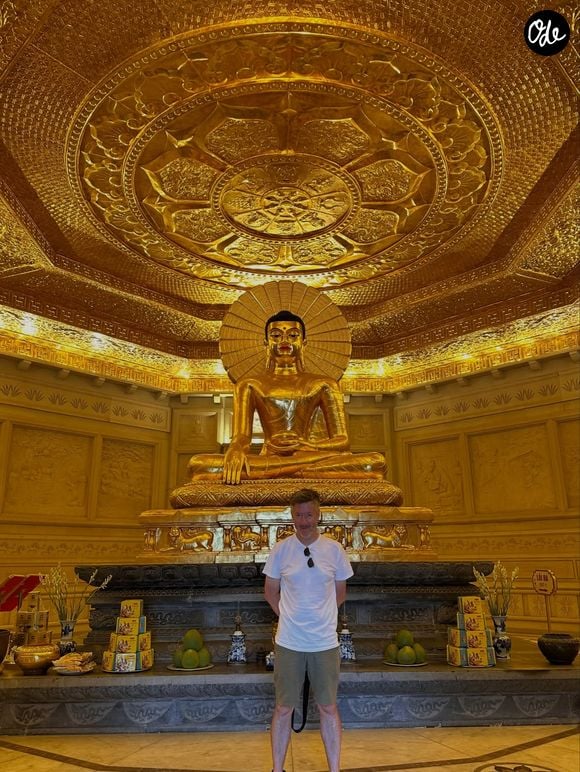 Il aura donc fallu des années avant que Jean-Luc Lemoine saisisse l'occasion de se rendre au Vietnam.

Jean-Luc Lemoine partage sur Instagram des photos de ses premières vacances au Vietnam en juillet 2026.