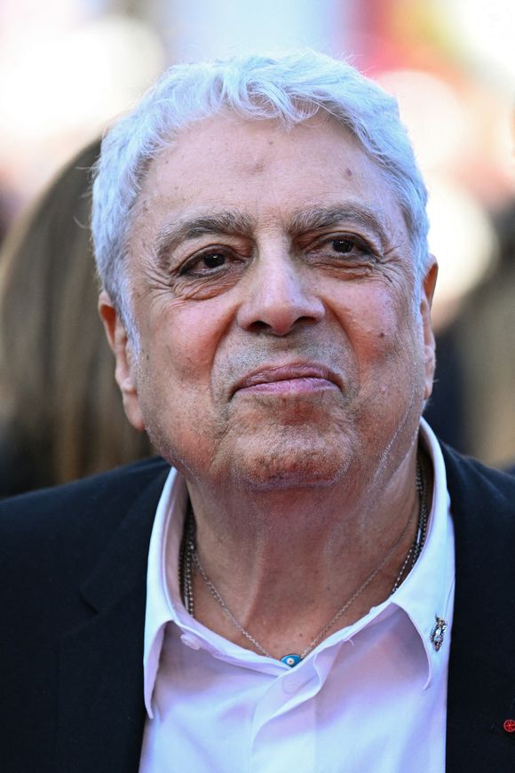 S'il pense qu'il doit sa bonne forme à "la destinée, la providence", il pense aussi que sa bonne discipline l'a aidé. 

Enrico Macias sur le tapis rouge de Mission : Impossible - The Final Reckoning sur le tapis rouge pour la première hors compétition, Cannes, France, le 14 mai 2025 dans le cadre du 78ème Festival de Cannes. Photo par Aurore Marechal/ABACAPRESS.COM