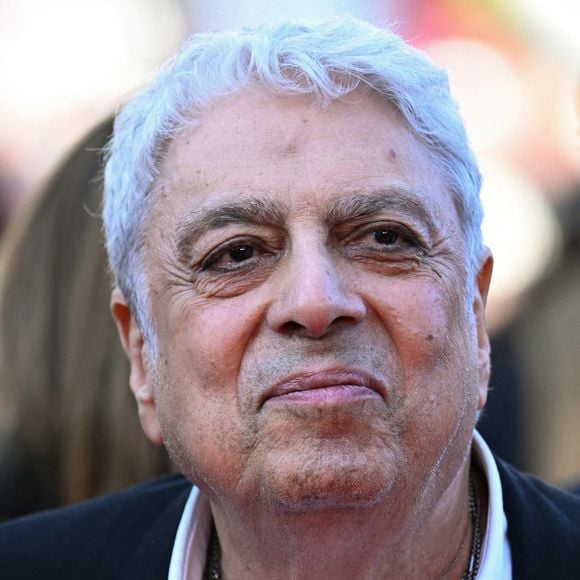 S'il pense qu'il doit sa bonne forme à "la destinée, la providence", il pense aussi que sa bonne discipline l'a aidé. 

Enrico Macias sur le tapis rouge de Mission : Impossible - The Final Reckoning sur le tapis rouge pour la première hors compétition, Cannes, France, le 14 mai 2025 dans le cadre du 78ème Festival de Cannes. Photo par Aurore Marechal/ABACAPRESS.COM