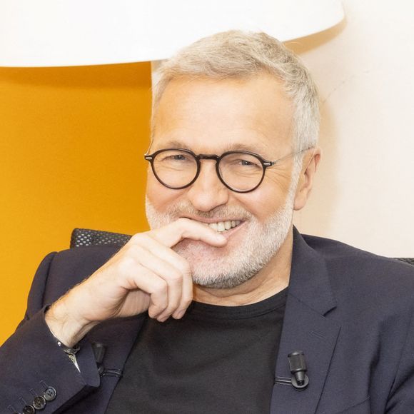"J’aimerais sincèrement qu’elle vienne", a-t-il ajouté.

Exclusif - Laurent Ruquier en backstage de la dernière émission de L.Ruquier pour "On Est En Direct (OEED)", présentée par L.Ruquier et L.Salamé, et diffusée en direct sur France 2, à Paris, France, le 4 juin 2022. © Jack Tribeca/Bestimage