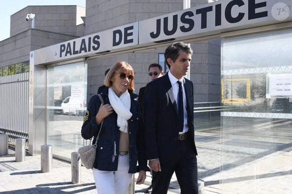 Gisele Pelicot et son avocat, Stéphane Babonneau - Reprise du procès des viols de Mazan: Gisèle Pélicot et quelques uns des prévenus au palais de justice d'Avignon lors du procès de son ex-mari D.Pelicot, accusé de l'avoir droguée pendant près de dix ans et d'avoir invité des inconnus à la violer à leur domicile de Mazan, une petite ville du sud de la France, à Avignon. Le 16 septembre 2024
© William Cannarella / Panoramic / Bestimage