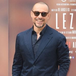 L'artiste de 55 ans a officialisé la naissance d'un petit Davide sur les réseaux sociaux.

Stefano Accorsi au Photocall du film "La Lezione" à Rome, le 2 mars 2026.

©SGPItalia