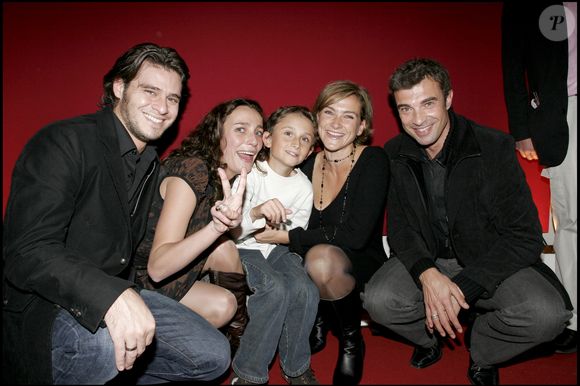 Julien Dassin et Caroline Bourg, Aurélie Bargème et Jean-Pierre Michael (acteur de RIS) – Lancement de l’opération ELA chez Cartier, dans la boutique de la rue de Rennes. 
CYRIL MOREAU / BESTIMAGE