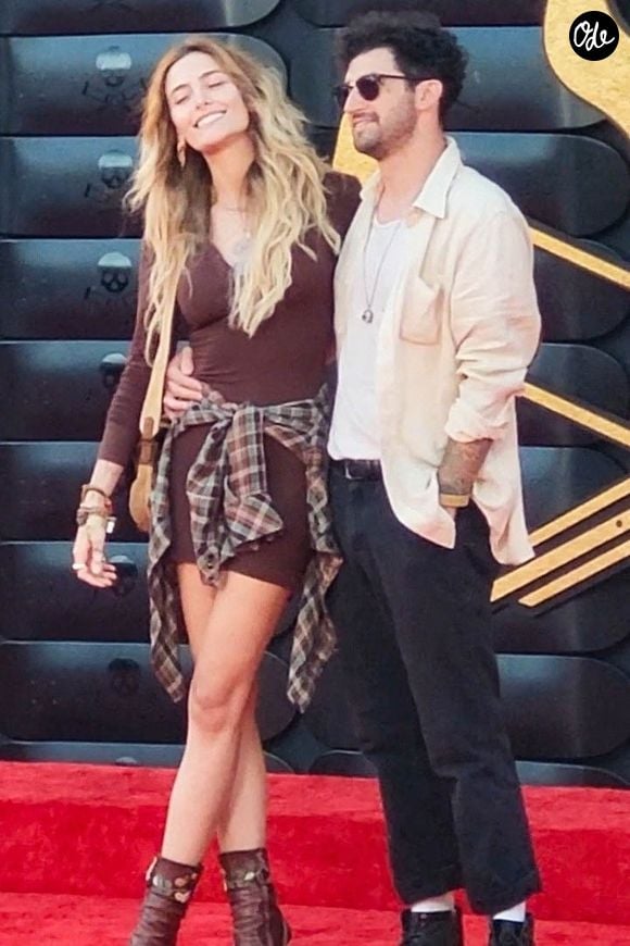 Paris Jackson a été aperçue en train de saluer des fans lors de la première de Jackass avec son nouveau petit ami Hayden Karchmer à Hollywood, Californie. @Backgrid USA / Bestimage