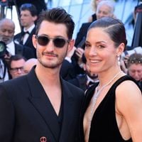 Pierre Niney fier de sa compagne Natasha, spécialiste dans un domaine qui l’a "sauvé" plusieurs fois