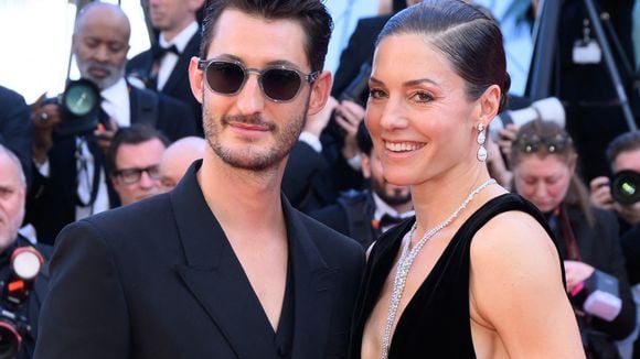 Pierre Niney fier de sa compagne Natasha, spécialiste dans un domaine qui l’a "sauvé" plusieurs fois