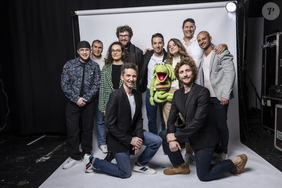 Exclusif - Jérémy Ferrari entouré de Olivier de Benoist, Vincent Parisi, Le Cas Pucine, Arnaud Tsamere, Baptiste Lecaplain, Guihome, Yan, Sébastien et Chacha - Studio - Enregistrement de l'émission "La chanson secrète", présentée par N.Aliagas et diffusée le 29 décembre sur TF1
© Guillaume Gaffiot-Cyril Moreau / Bestimage