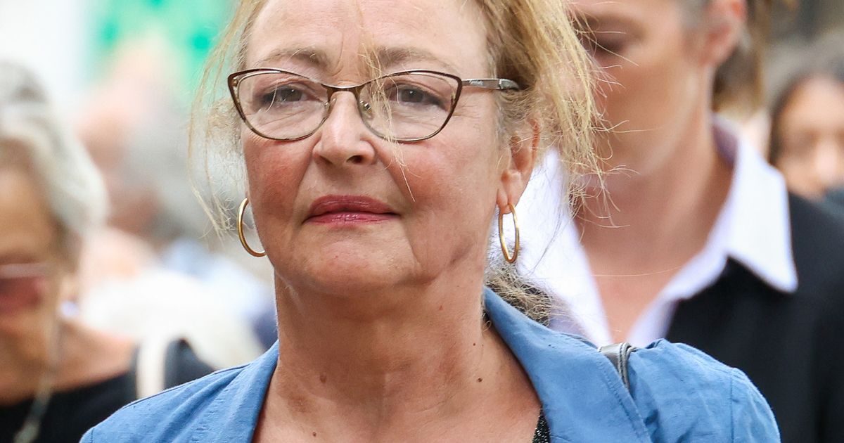 catherine-frot-tr-s-prouv-e-au-p-re-lachaise-pour-le-dernier-voyage-de