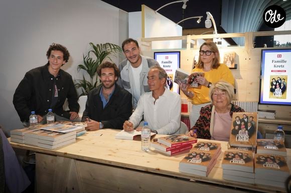 Les Kretz ont finalement connecté les deux dossiers, permettant de conclure les deux transactions en moins d'une semaine.

Majo Kretz, Olivier Kretz et ses trois enfants Martin, Valentin  et Raphael Kretz - La Famille Kretz lors du Festival du Livre de Paris, France, le 12 avril 2024.

© Jack Tribeca / Bestimage