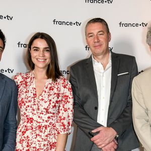 Fabien Lévêque, Cécile Grès et Nelson Monfort au photocall de la conférence de presse de France 2 au théâtre Marigny à Paris le 18 juin 2019

© Coadic Guirec / Bestimage