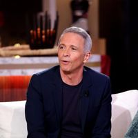 "Questions pour un champion" connaît un changement historique, son présentateur Samuel Etienne ne tarde pas à réagir (il n'avait pas l'air au courant)