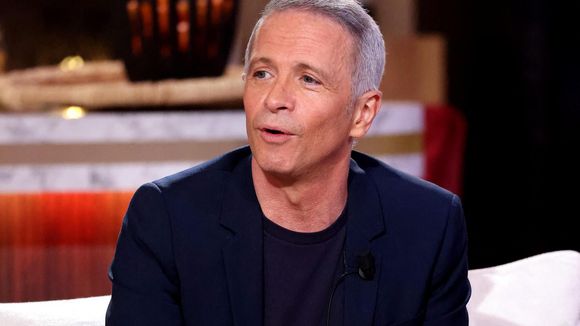 "Questions pour un champion" connaît un changement historique, son présentateur Samuel Etienne ne tarde pas à réagir (il n'avait pas l'air au courant)