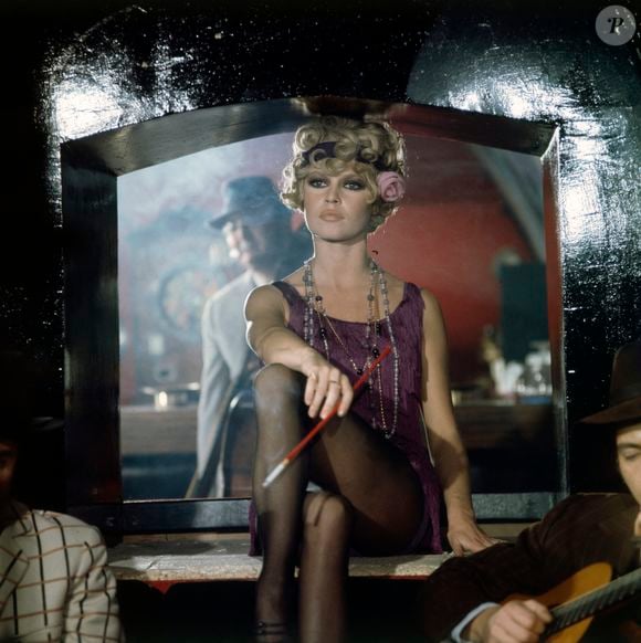 Archives - En France, à Paris, Brigitte BARDOT sur le plateau de l'émission "Show Bardot". Le 15 novembre 1967 © Bernard Leguay via Bestimage