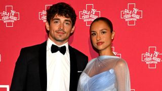 Entre deux Grands Prix, Charles Leclerc change de casquette : loin des circuits, le pilote monégasque s’investit dans un business qui lui ressemble