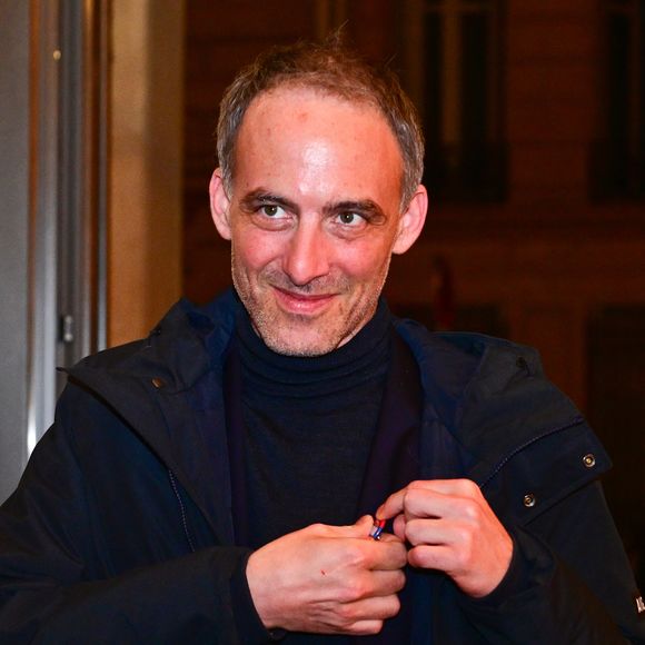 Raphaël Glucksmann au dîner annuel du CCAF (Conseil de coordination des associations arméniennes de France) à l'hôtel du collectionneur à Paris le 11 mars 2025
Comme chaque année, la onzième édition du désormais fameux dîner du CCAF a fait salle comble. 450 personnes se sont retrouvées dans les salons de l'hôtel du collectionneur, à Paris. Lors du cocktail, plusieurs personnalités politiques ont eu l'occasion de s'entretenir avec les invités.
Comme de coutume, un certain nombre de figures intellectuelles étaient également au dîner.
C'est Nelson Monfort qui a présenté la soirée en rappelant que la soirée est l'occasion de nous retrouver et de réaffirmer les liens profonds qui unissent la France et l'Arménie, liens tissés par l'histoire, la culture et des valeurs communes.
Cette soirée incarne à la fois un hommage solennel et un appel à l'action. Hommage envers celles et ceux qui oeuvrent sans relâche pour la cause arménienne; mais appel à la communauté internationale pour qu'elle s'engage résolument pour la justice et la paix.

© Christian Liewig / Bestimage