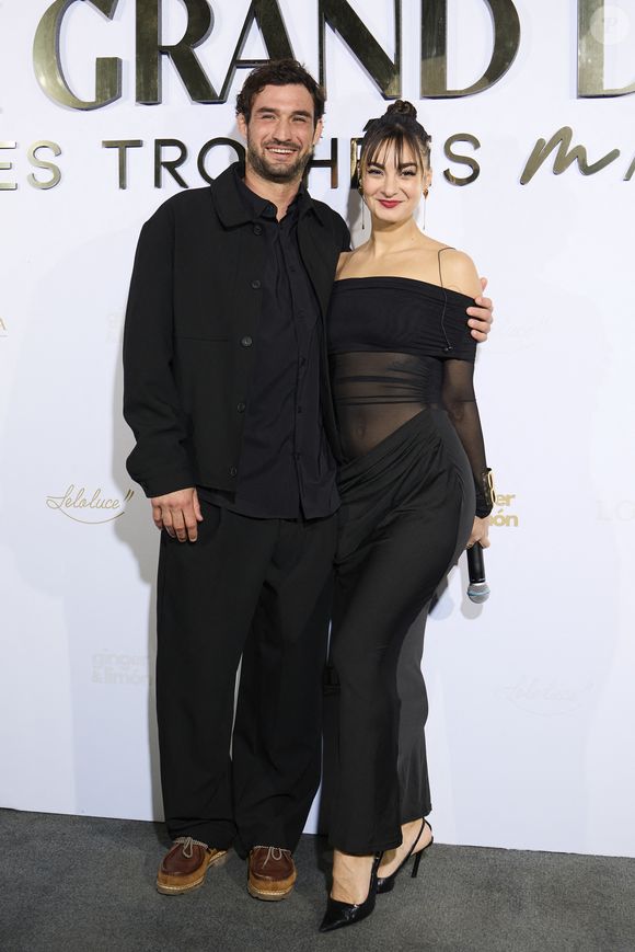 Lucas Frérot, Mathilde Campus - Première édition des Trophées Madame – Le Grand Dîner dans le cadre prestigieux de l'hôtel Peninsula à Paris le 6 mars 2025. Cet événement d’exception a réuni des figures influentes du monde de la culture, du sport, du luxe et de l’entrepreneuriat, venues célébrer les femmes qui façonnent et inspirent notre époque.
Placée sous le signe de l’excellence, de l’innovation et de l’audace, cette soirée a mis à l’honneur des personnalités féminines remarquables, sélectionnées pour leur impact et leur engagement dans leur domaine respectif.
Le trophée exclusif des « Trophées Madame » a été conçu par l’artiste de street art Leloluce, incarnant la force et la résilience des femmes d’aujourd’hui.
Les lauréates ont été choisies par un comité d’expertes influentes, issues du mouvement Women With Impact et reconnues pour leur discernement et leur engagement en faveur de la promotion des femmes. © Cyril Moreau/Bestimage