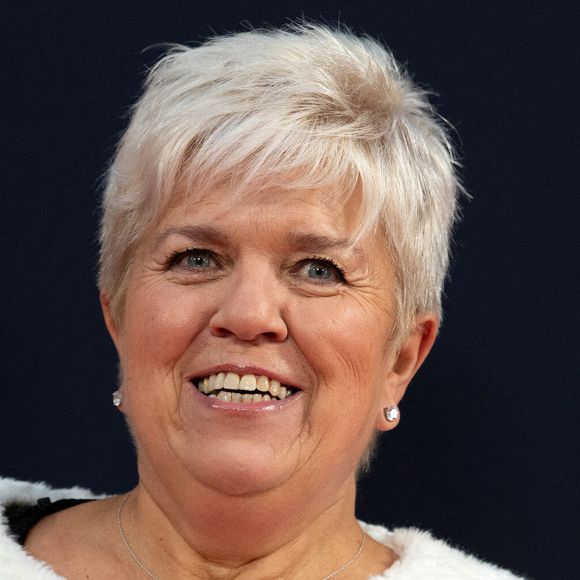 Mimie Mathy pose sur le tapis rouge de la cérémonie des César du cinéma 2020 pour un épisode de 'Call my agent' à la salle Pleyel à Paris le 28 février 2020 à Paris, France. Photo par David Niviere/ABACAPRESS.COM