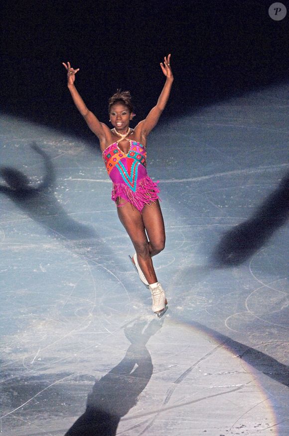 Face au gouvernement Trump, Surya Bonaly évoque un possible retour en France d'ici deux ans si elle parvient à trouver un nouvel emploi stable.

La Française Surya Bonaly se produit lors du gala de patinage 'Champion on Ice' au Palais Omnisports de Paris-Bercy à Paris, France, le 27 février 2006. Photo Christophe Guibbaud/Cameleon/Abaca