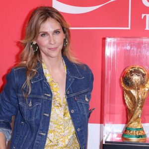 Ophélie Meunier participe à la séance photo du « FIFA World Cup™ Trophy Tour By Coca-Cola » à l'Adidas Home Of Sport à Paris, en France, le 10 février 2026. Photo de Jérôme Domine/ABACAPRESS.COM