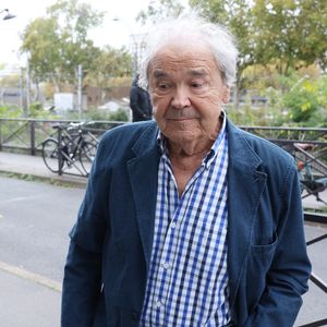 Pierre Perret arrive lors de l'enregistrement de l'émission "Vivement Dimanche" (du 16 novembre) à Paris le 22 octobre 2025.

© Bestimage