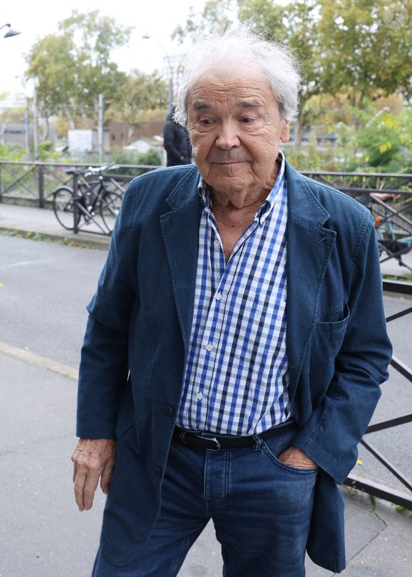 Pierre Perret arrive lors de l'enregistrement de l'émission "Vivement Dimanche" (du 16 novembre) à Paris le 22 octobre 2025.

© Bestimage