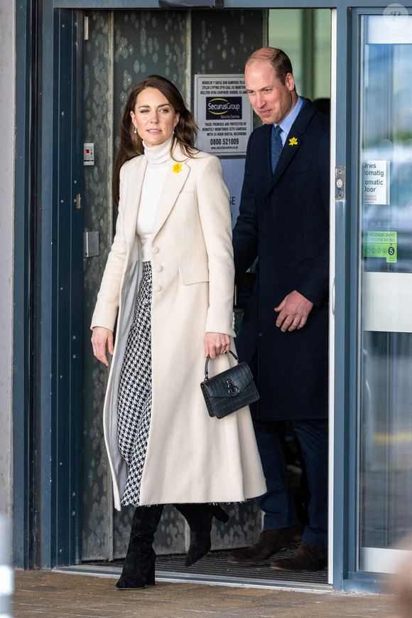 Un moment de détente pour la belle-fille du roi Charles qui s'est dit récemment "soulagée" que son cancer soit en rémission.

Londres - Royaume-Uni. Le prince Louis fête son sixième anniversaire en compagnie de ses parents, le prince William de Galles et Catherine, princesse de Galles, Kate Middleton, et de ses frères et sœurs, le prince George et la princesse Charlotte, au Royaume-Uni. Louis est l'un des petits-enfants du roi Charles III et le quatrième dans la ligne de succession au trône britannique, derrière son père et ses frères et sœurs.Backgrid USA / Bestimage