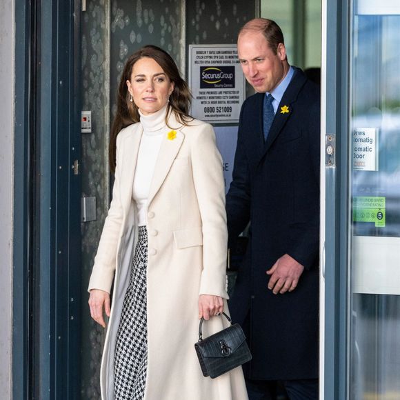 Un moment de détente pour la belle-fille du roi Charles qui s'est dit récemment "soulagée" que son cancer soit en rémission.

Londres - Royaume-Uni. Le prince Louis fête son sixième anniversaire en compagnie de ses parents, le prince William de Galles et Catherine, princesse de Galles, Kate Middleton, et de ses frères et sœurs, le prince George et la princesse Charlotte, au Royaume-Uni. Louis est l'un des petits-enfants du roi Charles III et le quatrième dans la ligne de succession au trône britannique, derrière son père et ses frères et sœurs.Backgrid USA / Bestimage