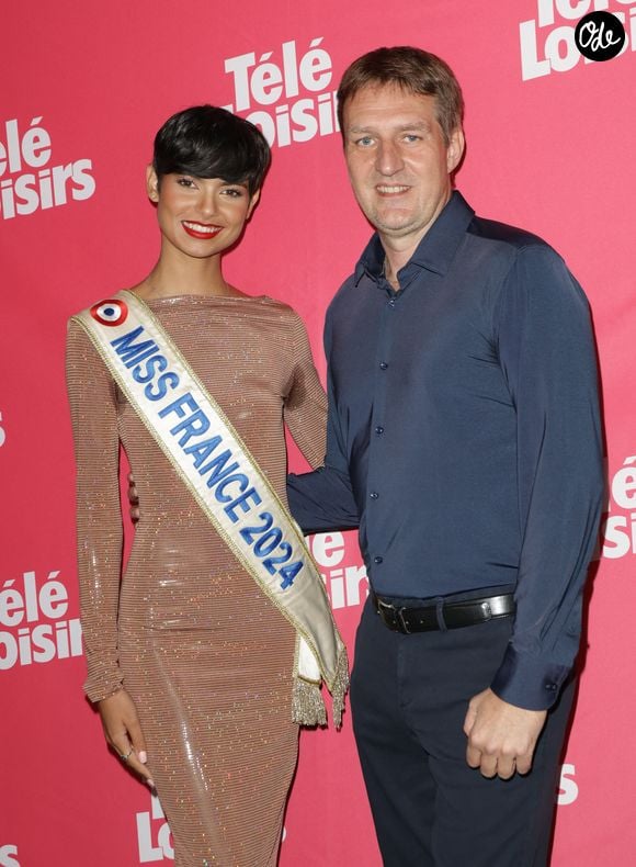 Eve Gilles, Miss France 2024 et Frédéric Gilbert - Photocall de la soirée "Télé Loisirs Awards 2024" aux Jardins du Pont-Neuf à Paris le 23 septembre 2024. © Coadic Guirec/Bestimage