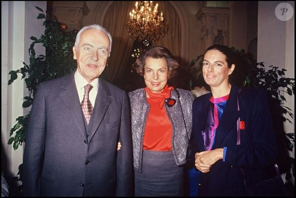 André Bettencourt, sa femme Liliane et leur fille Françoise à la remise de la Légion d'honneur du coiffeur Alexandre, à Paris (Archives). RINDOFF-CASTEL / BESTIMAGE