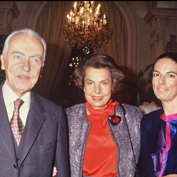 André Bettencourt, sa femme Liliane et leur fille Françoise à la remise de la Légion d'honneur du coiffeur Alexandre, à Paris (Archives). RINDOFF-CASTEL / BESTIMAGE