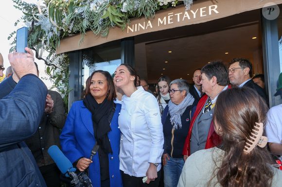 La meilleure pâtissière du monde Nina Métayer lors de l’inauguration de sa boulangerie-patisserie "Fournil par Nina" à La Rochelle, France, le 16 novembre 2024. Distinguée Pâtissière Mondiale 2023 par l’Union Internationale des Boulangers Pâtissiers et World’s Best Pastry Chef 2024 par les World’s 50’s Best, Nina Métayer ouvre deux établissements dans sa ville natale, "Le Fournil par Nina" et "Chez Paillat par Nina". © Jean-Marc Lhomer/Bestimage