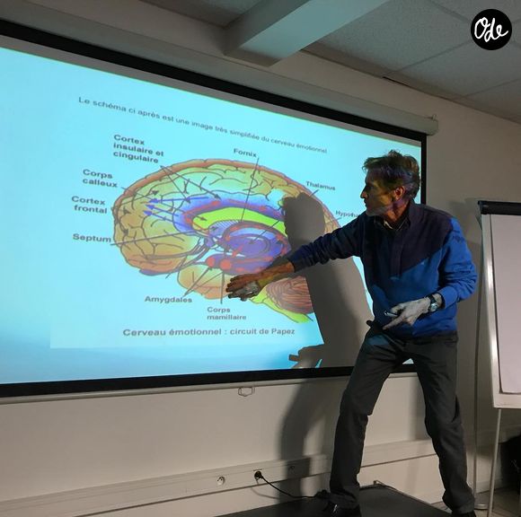 Selon lui, comprendre pourquoi on continue à manger une fois son énergie rechargée est essentiel pour comprendre le surpoids.

Yann Rougier, docteur.