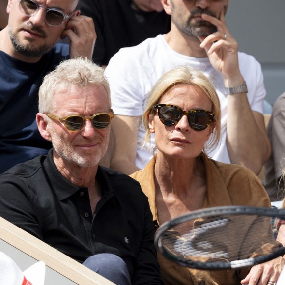 Denis Brogniart et sa femme Hortense Borgniart dans les tribunes lors des Internationaux de France de Tennis de Roland Garros 2025 à Paris, le 29 mai 2025.
© Moreau / Jacovides / Bestimage