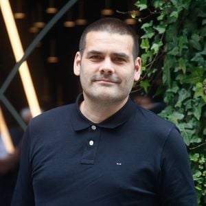 Matthieu Lartot - Arrivées de l'émission "Vivement Dimanche", le 28 août 2023. © Christophe Clovis / Bestimage