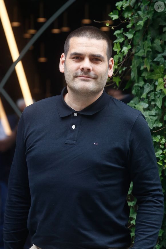 Matthieu Lartot - Arrivées de l'émission "Vivement Dimanche", le 28 août 2023. © Christophe Clovis / Bestimage