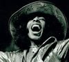 Il s'agit de Sly Stone, figure emblématique du funk des années 1960 et 1970
Sly Stone en concert le 9 juin 1974, à New York.
Photo : USA / Zuma Press Wire