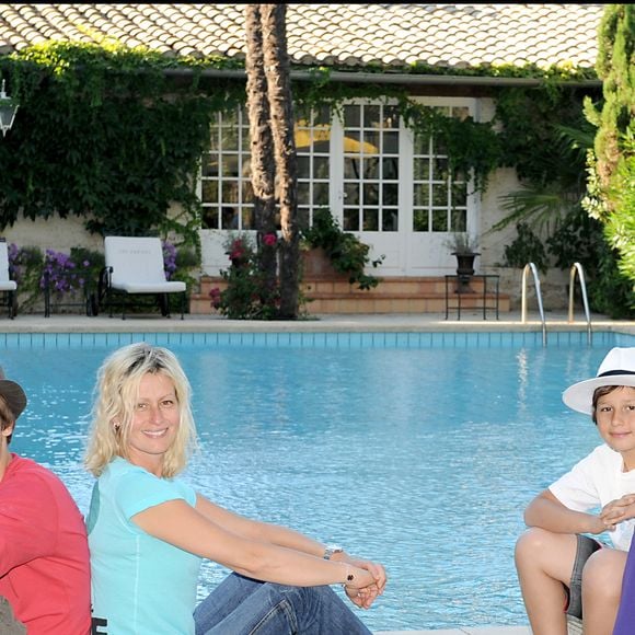 EXCLUSIF - PAUL BELMONDO , SA FEMME LUANA, LEURS ENFANTS ALESSANDRO, VICTOR ET GIACOMO
