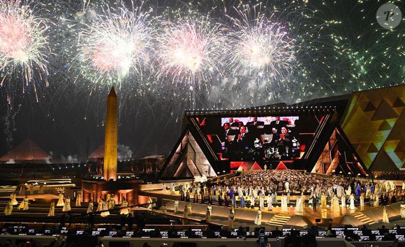 Le président égyptien Abdel Fattah Al-Sisi et la Première dame Entissar Al-Sisi assistent à la cérémonie d'inauguration du Grand Musée égyptien au Caire, en présence de délégations d'environ 80 pays, de représentants d'organisations internationales et régionales et de grandes entreprises mondiales. © Zuma Press/PsnewZ/Bestimage