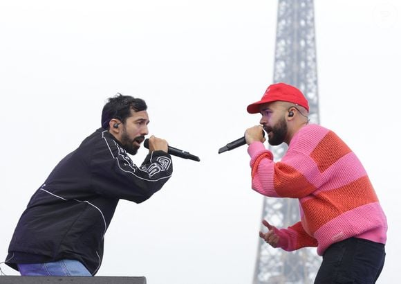 Bigflo et Oli lors du concert à l'occasion de l'opération "vacances de OUF, journée des oubliés des vacances" pour les 80 ans du Secours Populaire au Champ-de-Mars à Paris le 20 août 2025.

© Coadic Guirec / Bestimage