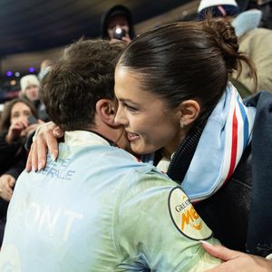 Iris Mittenaere présente pour Antoine Dupont au Stade de France

Exclusif - Antoine Dupont, Iris Mittenaere lors du match de rugby du Tournoi des Six Nations France contre Angleterre au Stade de France à Saint-Denis. © AGENCE / BESTIMAGE
