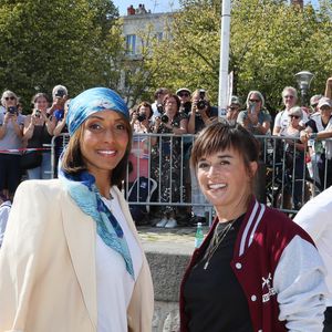 Sonia Rolland et Béatrice de La Boulaye - Photocall de la série "Tropiques Criminels" lors de la 24ème édition du Festival de la Fiction TV de La Rochelle, le 15 septembre 2022. 
© Patrick Bernard / Bestimage