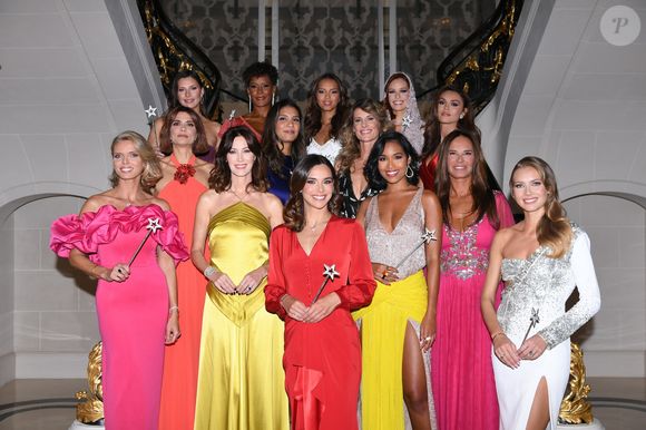 Sylvie Tellier, Sophie Thalmann, Corinne Coman (robe Christophe Guillarmé) , Chloé Mortaud, Nathalie Marquay (robe Christophe Guillarmé) , Eve Gilles, Mélody Vilbert, Indira Ampiot, Clémence Botino, Camille Cerf, Diane Leyre, Mareva Galanter, Maeva Coucke lors du Photocall du 5ème gala de charité de l'association "Les Bonnes Fées" à l'occasion de la campagne mondiale "Octobre Rose" à l'hôtel Peninsula, Paris le 3 octobre 2024. 

© RACHID BELLAK / BESTIMAGE