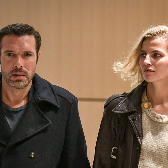 L'humoriste et écrivain français Nicolas Bedos arrive avec sa compagne Pauline Desmonts au tribunal de Paris à Paris, le 26 septembre 2024. Photo de Firas Abdullah/ABACAPRESS.COM