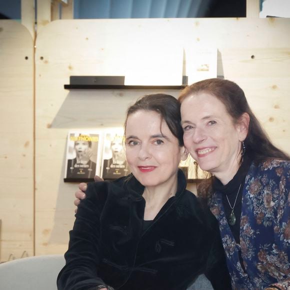 Amélie Nothomb et sa soeur Juliette Nothomb - Festival du Livre de Paris 2023 au Grand Palais Éphémère  - Paris le 21/04/2023 - © Jack Tribeca / Bestimage