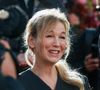 Il était connu du grand public pour son rôle de l’amiral Darcy, le père de Mark Darcy, dans la saga Bridget Jones dont Renee Zellweger était à l'affiche. 

Renee Zellweger lors de l'inauguration de la statue "Bridget Jones Scenes in the Square" à Londres, Royaume Uni, le 17 novembre 2025. © Backgrid UK/Bestimage