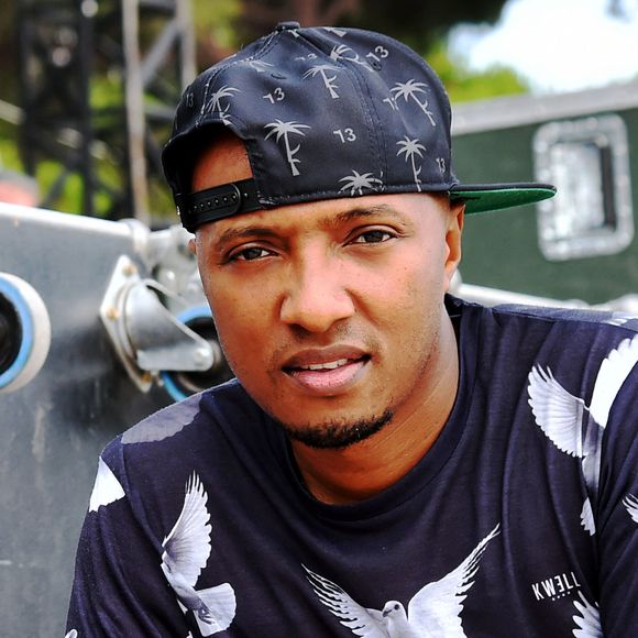 Le rappeur Soprano en bord de mer à Antibes, le 23 juillet 2015. 

 Photo : Bestimage